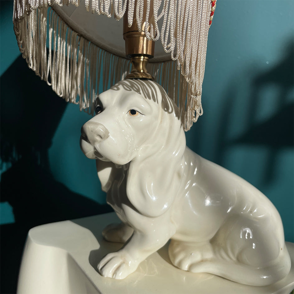 Afbeelding van vintage keramiek lamp in vorm van een wit Cocker Spaniel hondje t.i.p. lights - SuperMatique
