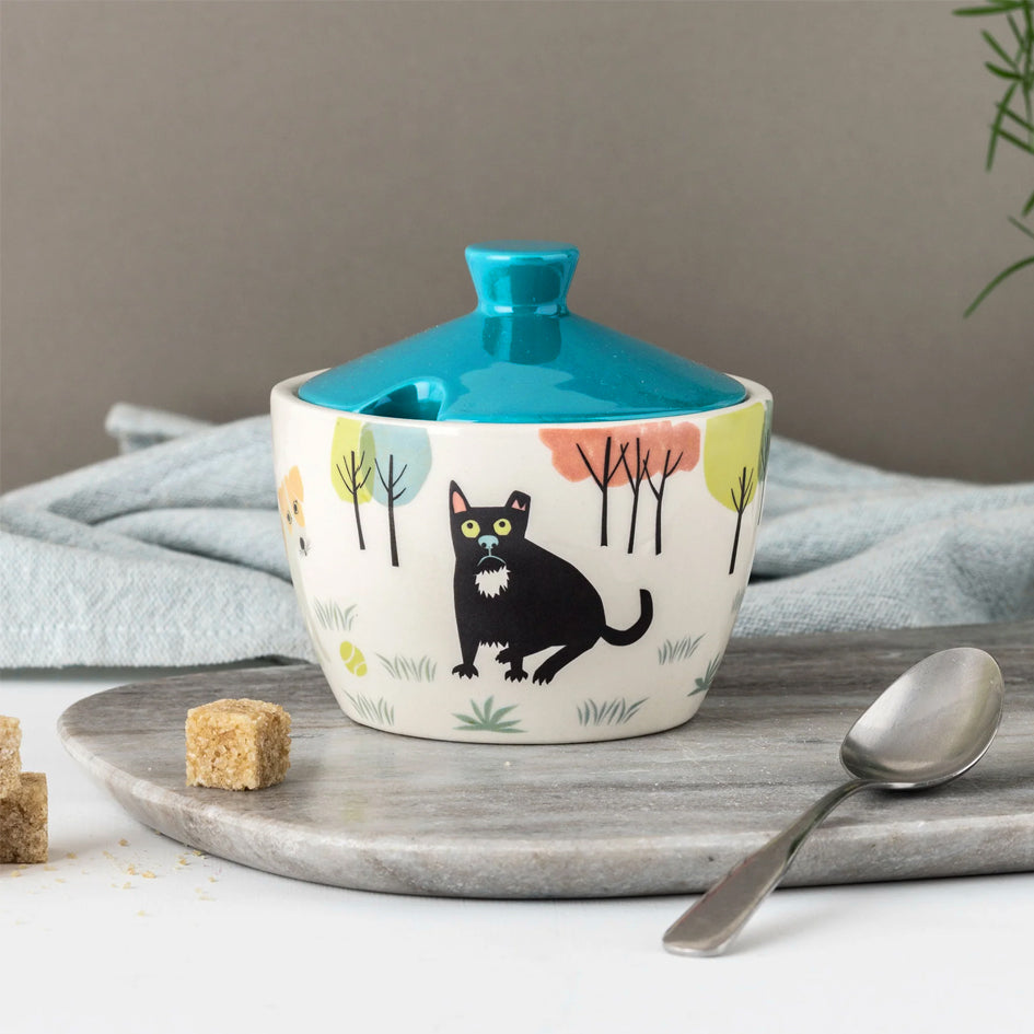 Afbeelding van suikerpot met deksel en illustraties van hondjes Hannah Turner Ceramics - SuperMatique 