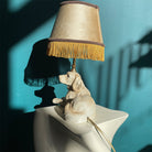 Afbeelding van keramiek vintage lamp in vorm van een wit labrador puppy t.i.p. lights - SuperMatique 