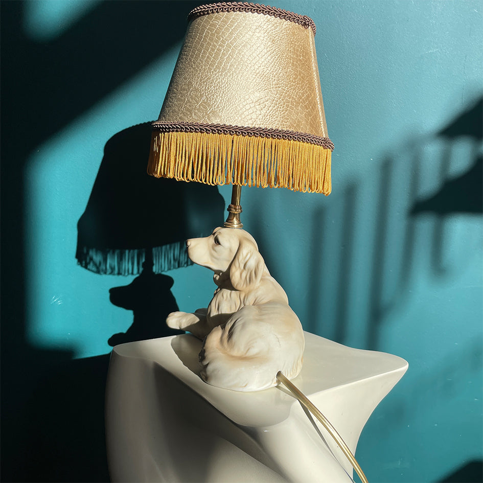 Afbeelding van keramiek vintage lamp in vorm van een wit labrador puppy t.i.p. lights - SuperMatique 