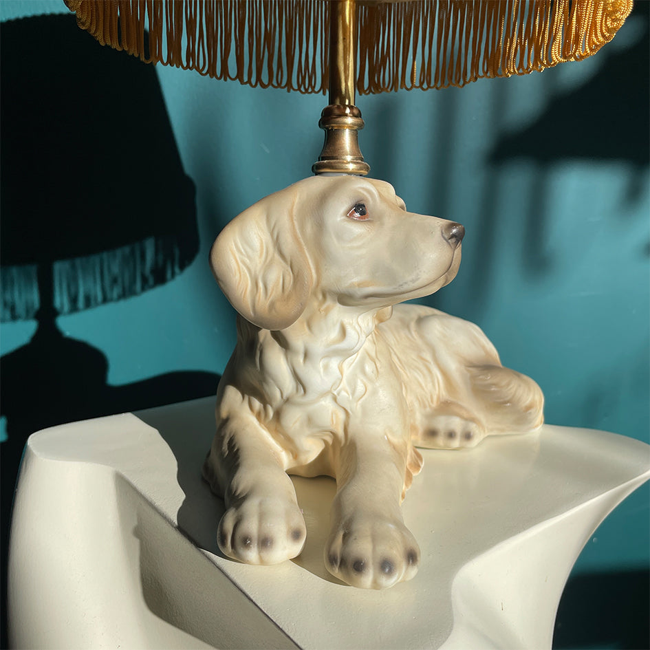 Afbeelding van keramiek vintage lamp in vorm van een wit labrador puppy t.i.p. lights - SuperMatique 