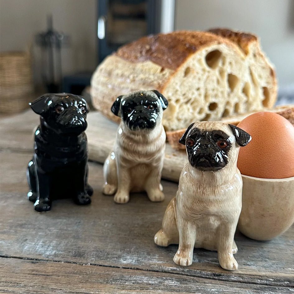 Mopshond met Eierdopje - Quail Ceramics - SuperMatique