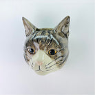 Bruin met wit Kat Millie Wandvaas Quail Ceramics - SuperMatique